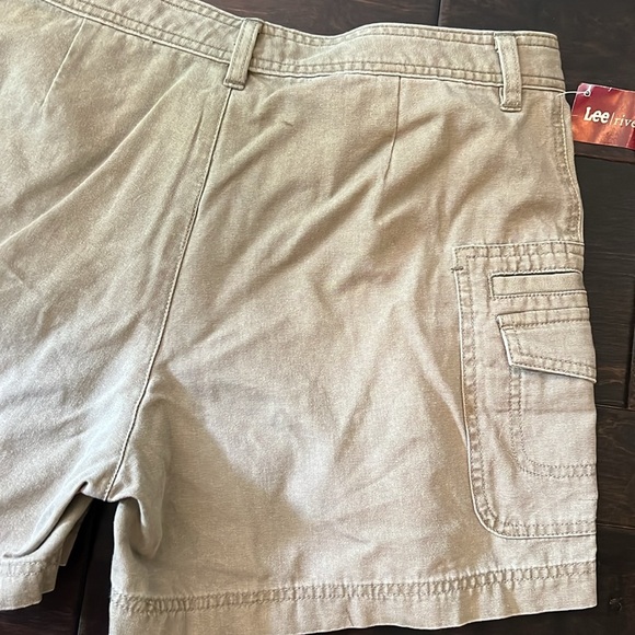 Lee Riveted Khaki cargo shorts NWT - Picture 8 of 12
